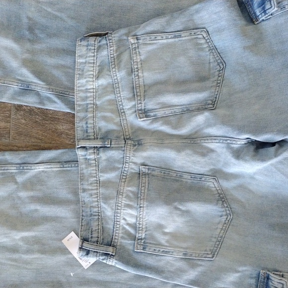 GAP Factory High Rise Wide-Leg Cargo Jeans. Size: 12/31 Regular - Picture 11 of 11